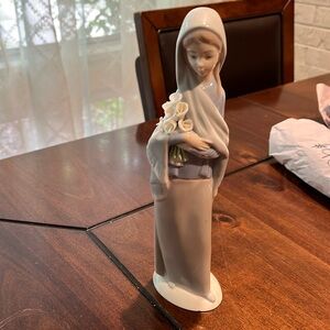 Madonna Lladro figurine